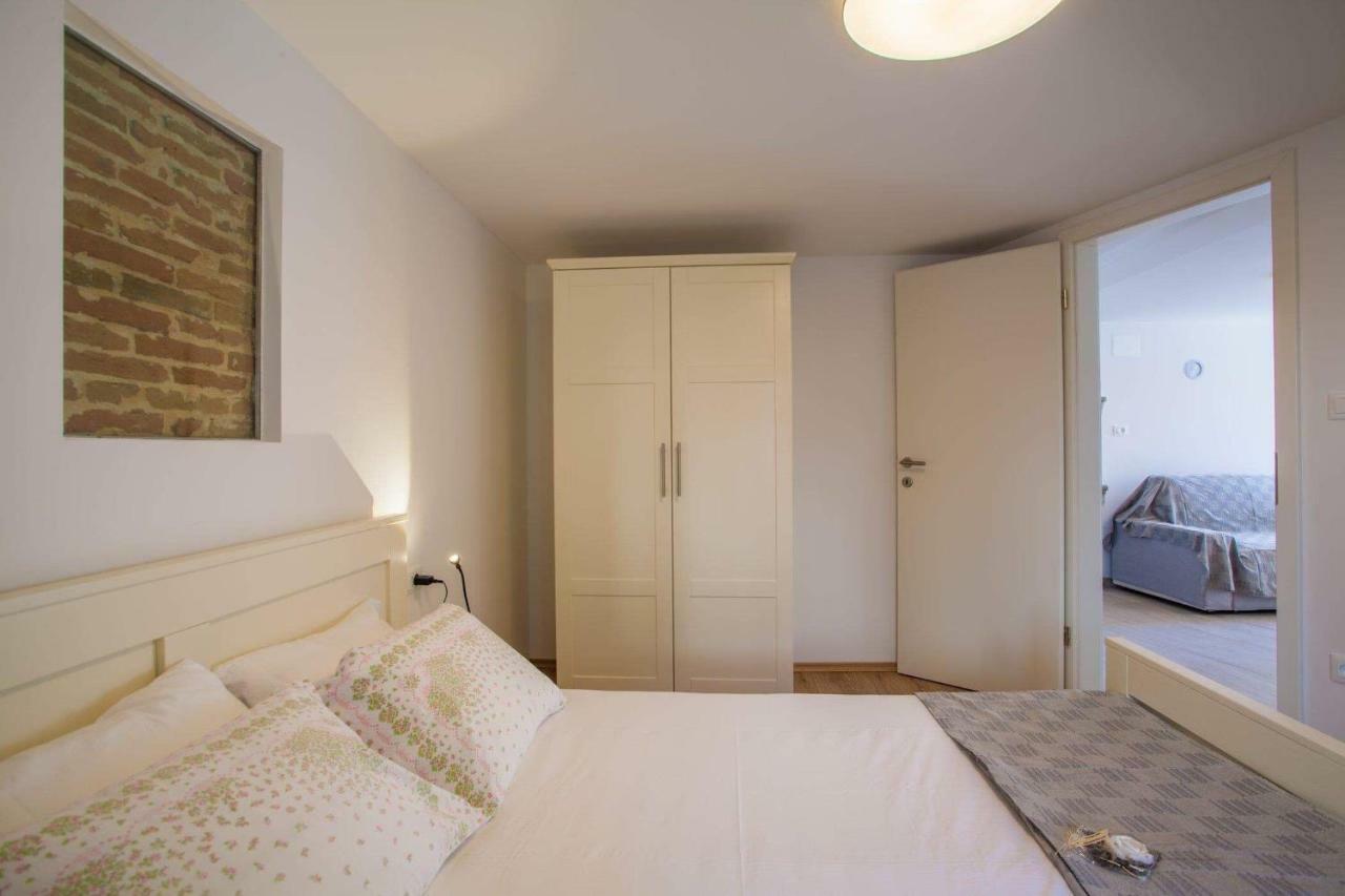 Apartmani Kraj Mora Црес Экстерьер фото