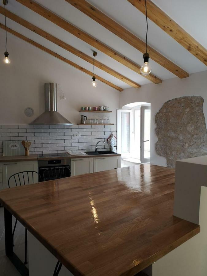 Apartmani Kraj Mora Црес Экстерьер фото