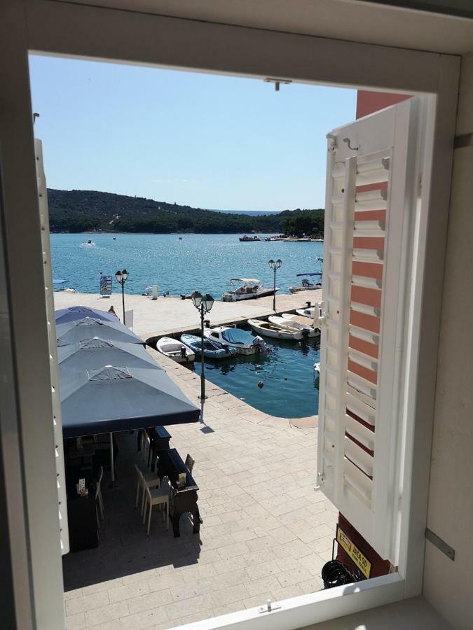 Apartmani Kraj Mora Црес Экстерьер фото