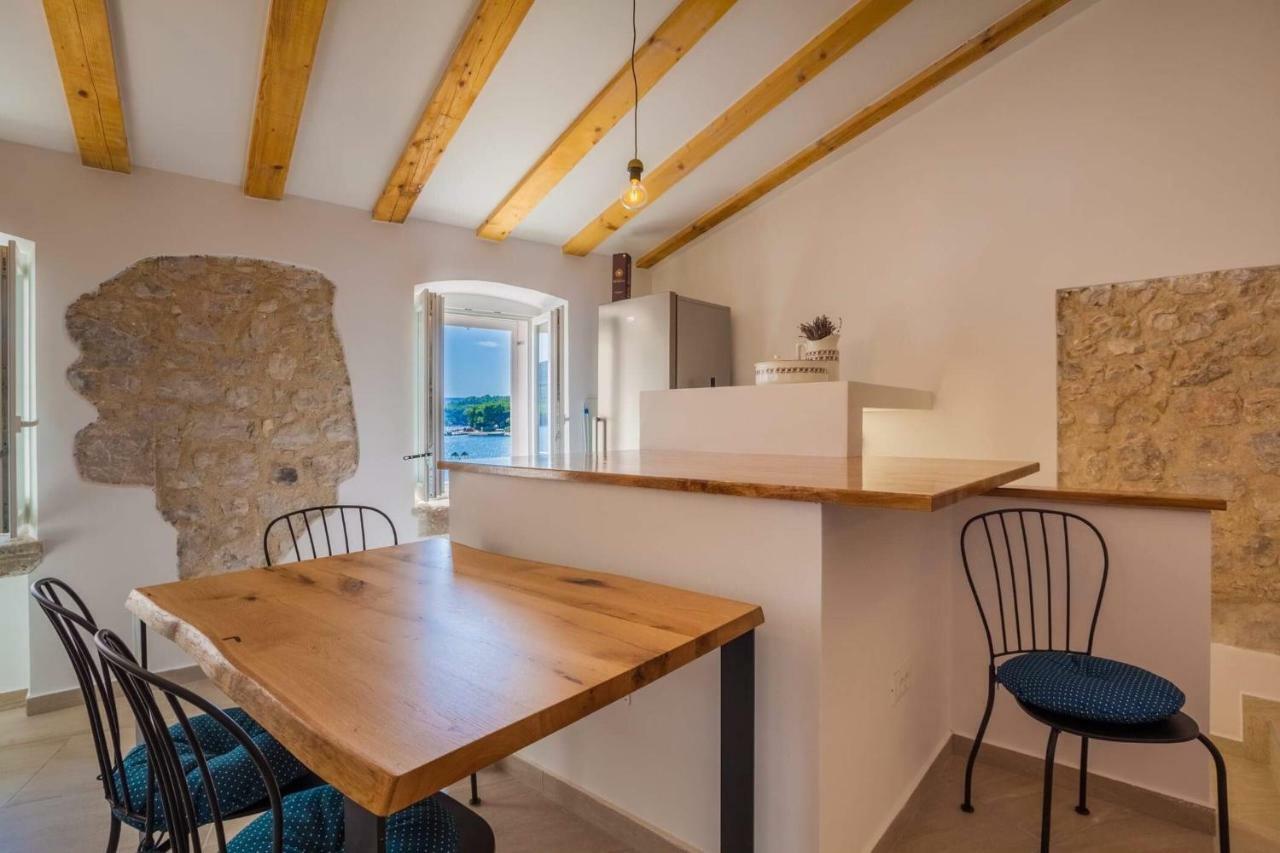 Apartmani Kraj Mora Црес Экстерьер фото