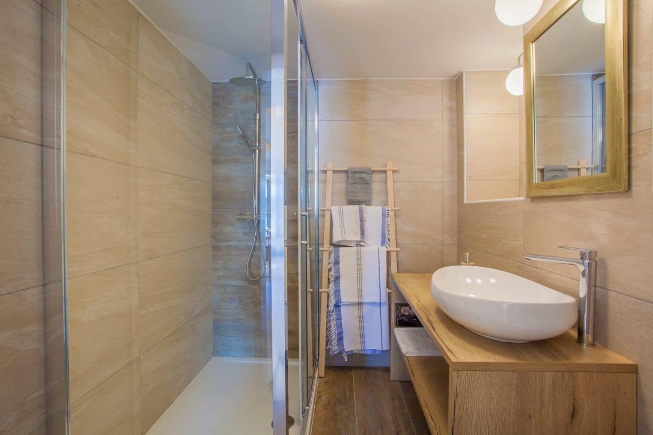 Apartmani Kraj Mora Црес Экстерьер фото