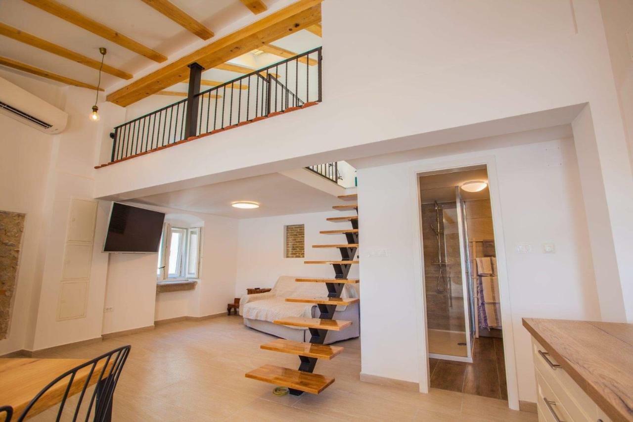 Apartmani Kraj Mora Црес Экстерьер фото